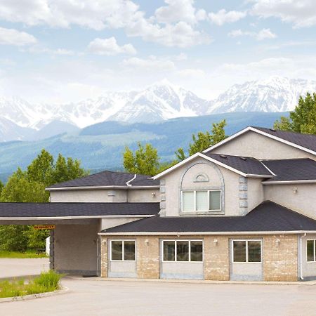 Super 8 By Wyndham Golden Hotel Екстериор снимка